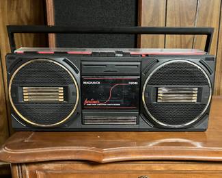 Magnavox Freetimer boombox