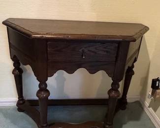 Ethan Allen Entry Table Jacobean Style with Drawer