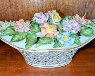 Note the frilly edges of the dianthus.