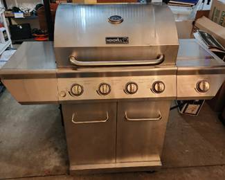 Awesome Nexgrill with full tank and cover