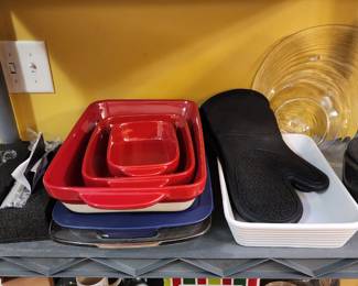 Baking dishes, serving ware