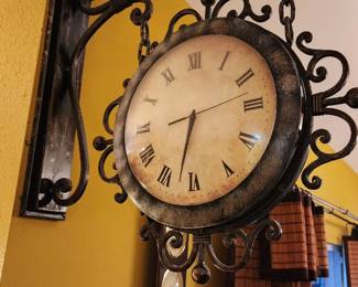 Wall mounted hanging clock