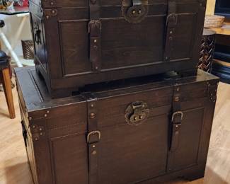 Set of two matching, different sized, chests