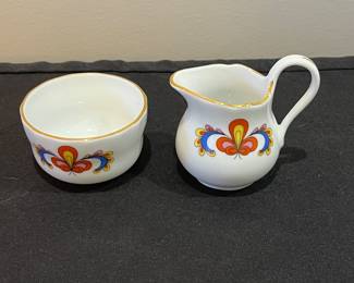 R123 - $450.  "Farmers Rose" China. Porsgrund Norway. 1997. Scalloped, Gold Trim. 