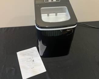 R66 - $20. Counter Top Ice Maker. Aglucky Brand Ice Maker HZB-12/B.