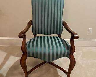 R1 - $1,450. Henredon Table with 6 Chairs. 2 Captains chairs / 4 regulars. Table Measures 76.5" x 44" x 30" tall.  2 leaves - Each leaf adds 20". Has table pads. 