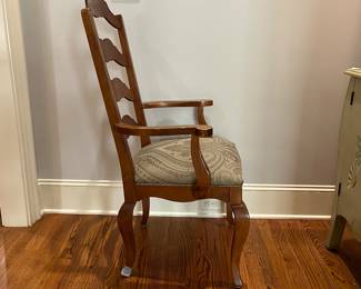 R114 - $450. Ethan Allen Table & Chairs. Measures 56" round x 30" tall. Has 1 leaf that adds 20". Table is very sturdy and in very good condition. Chairs have been heavily used and need reupholstered / tightened up. 