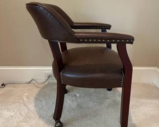 R103 - $65. Steve Silver Furniture - Rolling Captains Chair.  Measures 25.5" x 18" x 29.5" tall. Very gently used in excellent condition. 