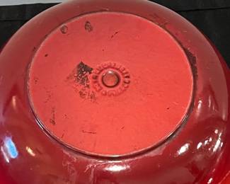 R121 - $150. Le Creuset #32 7.25 Qt. Has been used but overall very good condition!