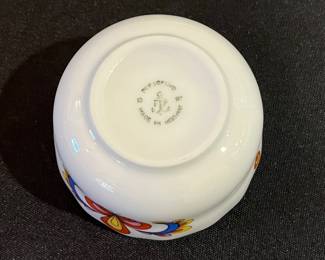 R123 - $450.  "Farmers Rose" China. Porsgrund Norway. 1997. Scalloped, Gold Trim. 