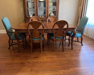 R1 - $1,450. Henredon Table with 6 Chairs. 2 Captains chairs / 4 regulars. Table Measures 76.5" x 44" x 30" tall.  2 leaves - Each leaf adds 20". Has table pads. 
