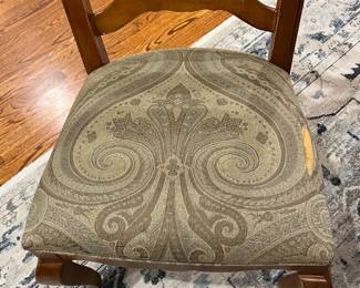 R114 - $450. Ethan Allen Table & Chairs. Measures 56" round x 30" tall. Has 1 leaf that adds 20". Table is very sturdy and in very good condition. Chairs have been heavily used and need reupholstered / tightened up. 