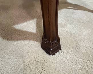 R1 - $1,450. Henredon Table with 6 Chairs. 2 Captains chairs / 4 regulars. Table Measures 76.5" x 44" x 30" tall.  2 leaves - Each leaf adds 20". Has table pads. 