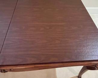 R1 - $1,450. Henredon Table with 6 Chairs. 2 Captains chairs / 4 regulars. Table Measures 76.5" x 44" x 30" tall.  2 leaves - Each leaf adds 20". Has table pads. 