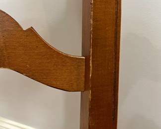 R114 - $450. Ethan Allen Table & Chairs. Measures 56" round x 30" tall. Has 1 leaf that adds 20". Table is very sturdy and in very good condition. Chairs have been heavily used and need reupholstered / tightened up. 