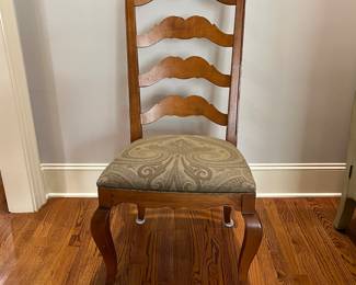R114 - $450. Ethan Allen Table & Chairs. Measures 56" round x 30" tall. Has 1 leaf that adds 20". Table is very sturdy and in very good condition. Chairs have been heavily used and need reupholstered / tightened up. 