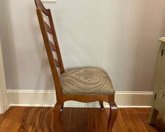 R114 - $450. Ethan Allen Table & Chairs. Measures 56" round x 30" tall. Has 1 leaf that adds 20". Table is very sturdy and in very good condition. Chairs have been heavily used and need reupholstered / tightened up. 