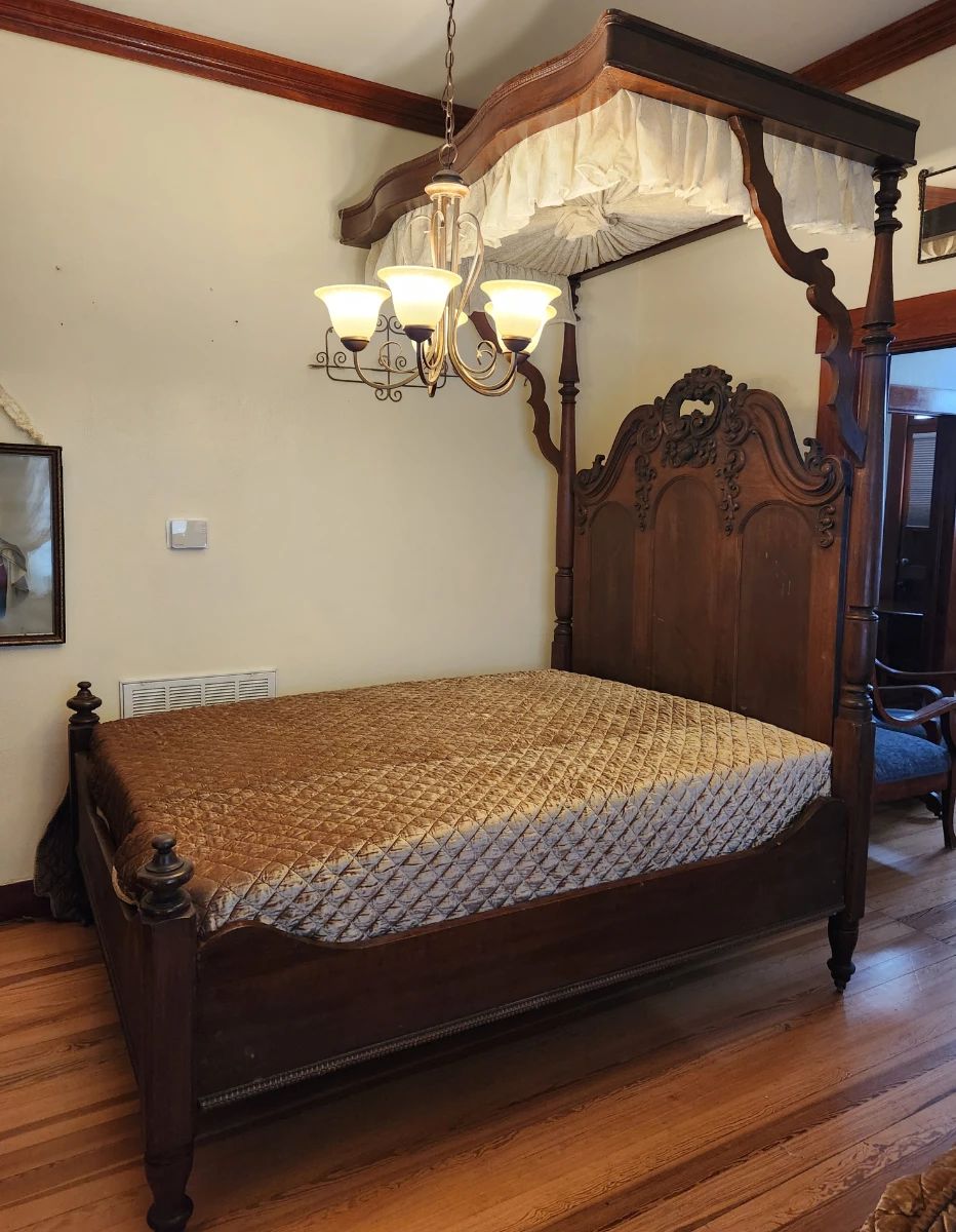 1800's 1/2 Tester bed...fabulous!!