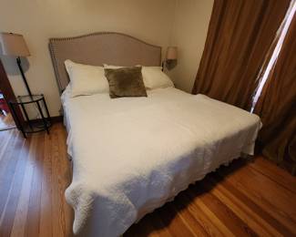 king bed with mattress