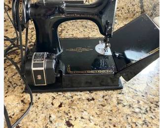 Singer featherweight sewing machine. 