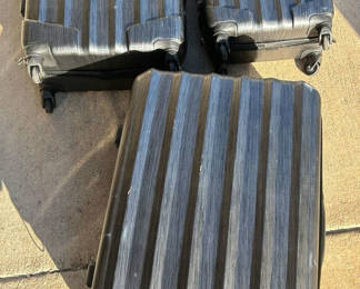 Lot 26: Gray 3-Piece Hard Shell Luggage Set with Spinner Wheels