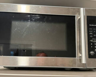 Lot 37: Hamilton Beach Stainless Steel Countertop Microwave
