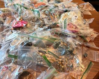 Lots of jewlery