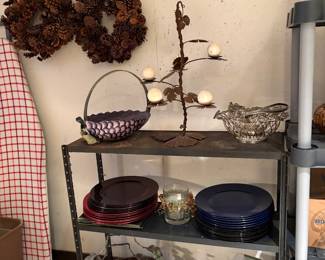 Lots of entertaining dishware items 