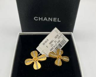 Vintage Chanel Gold Tone Clover Flower Clip On Earrings with Rhinestones 04C