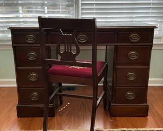 Vintage Mahogany hand to leather traditional pedestal desk