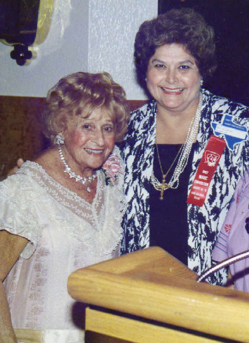 Beatrice Alexander (aka Madame Alexander) (1895-1990) with Mary Jo Zanders (1931-2011) in August 1987 at the MADC convention in San Antonio.