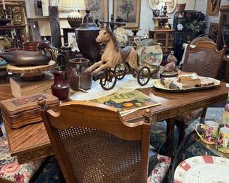 Beautiful dining table and chairs, vintage horse trickle, vintage box