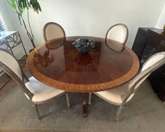 Round mahogany pedestal table, 4 dining chairs