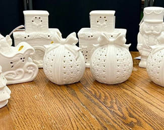 Lot 25: Ceramic Christmas Figures