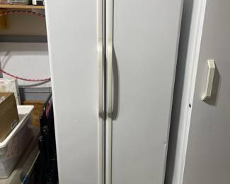 D33 - $100. GE Side by Side refrigerator/freezer. Works. Kept in garage. 