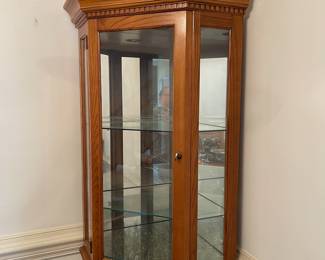 D2 - $150. Giuseppe Arcase English Oak Corner Curio Cabinet. Lighted. Measures 32” w 23” d 73” t. 