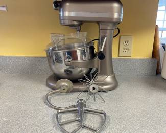 D21 - $180. KitchenAid Mixer. Model KP26M1XACS. 