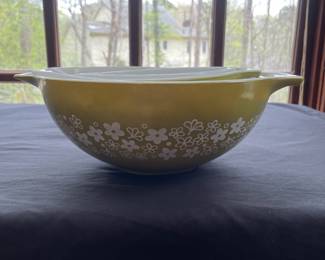 D18 - $125. Spring Blossom Crazy Daisy PYREX mixing bowl set of 4. Light scratches. 