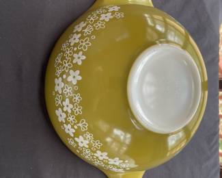 D18 - $125. Spring Blossom Crazy Daisy PYREX mixing bowl set of 4. Light scratches. 