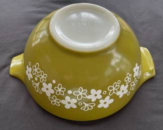 D18 - $125. Spring Blossom Crazy Daisy PYREX mixing bowl set of 4. Light scratches. 