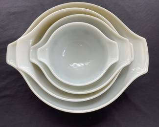 D18 - $125. Spring Blossom Crazy Daisy PYREX mixing bowl set of 4. Light scratches. 