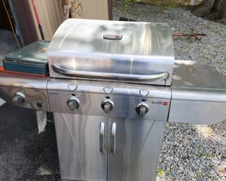 Propane grill, needs new grated, sold as is