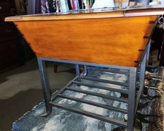 Matching set of coffee table & 2 end tables. All have flip top lid (1 side)