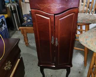 Jewelry chest