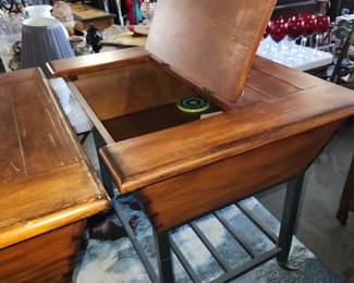 Matching set of coffee table & 2 end tables. All have flip top lid (1 side)