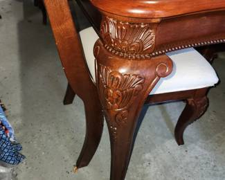 Dining table leg detail