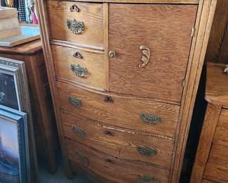 Antique bedroom set (dresser, chest of drawers & Queen head/footboardboards)