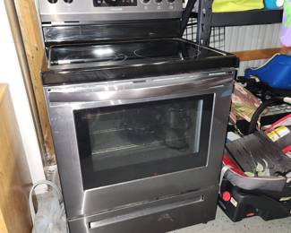 Frigidaire electric stove, works perfectly, they just upgraded