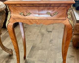 This is a French Provincial / Louis XV–style side table 