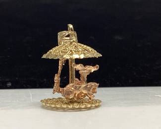 14k carousel pendant 2.75 grams spinning action of the horses, wonderful filigree design